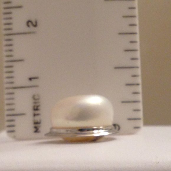 11 mm white cultured GENUINE PEARL button stud earrings 14 kt white gold border - Picture 4 of 5